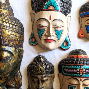 Masque de Bouddha en bois
